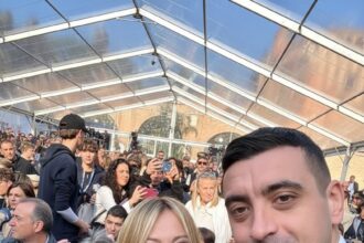 edited george simion prezent la cina margeret thatcher de la roma s a fotografiat alaturi de giorgia meloni este al patrulea an de cand particip 693fad1e272a5