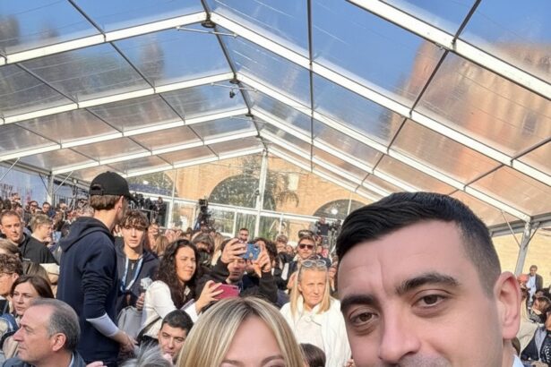 edited george simion prezent la cina margeret thatcher de la roma s a fotografiat alaturi de giorgia meloni este al patrulea an de cand particip 693fad1e272a5