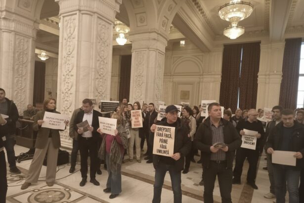 edited ilie bolojan huiduit la tot pasul premierul a fost primit in parlament cu huiduieli si proteste inaintea asumarii pe legea pensiilor 692ee2e3d5295