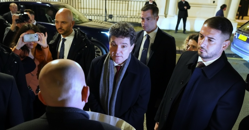 edited nicusor dan face promisiuni cu jumatate de gura romanilor din londra pe tema anularii alegerilor veti afla intr o luna doua 694264cddc30e