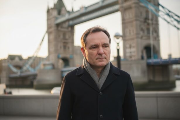 edited nicusor dan vs lama de barbierit presedintele s a dus la monumentul eroilor revolutiei cu mici taieturi pe barbie 6947f6deeedc9