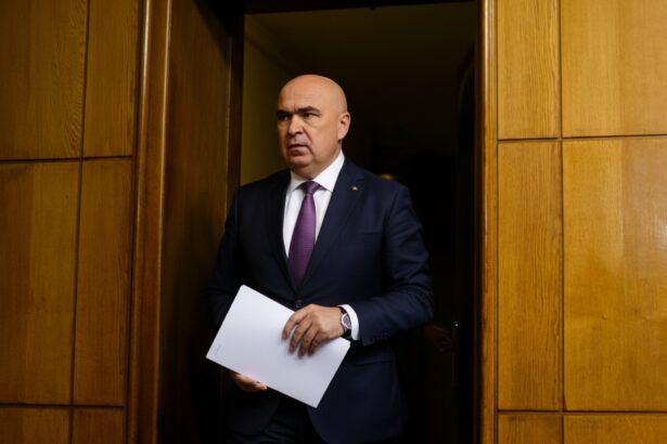 edited romanii traiesc pe datorie de la an la an guvernul imprumuta alte 10 miliarde de lei in avans pentru necesarul din 2026 693134fa6eb27