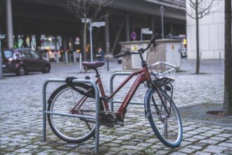 facturi de 62 mil lei decontate pentru parcari de biciclete in bacau desi lucrarile nu erau gata 694275246e911