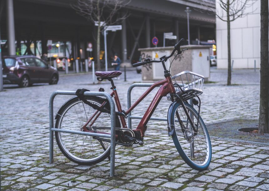 facturi de 62 mil lei decontate pentru parcari de biciclete in bacau desi lucrarile nu erau gata 694275246e911