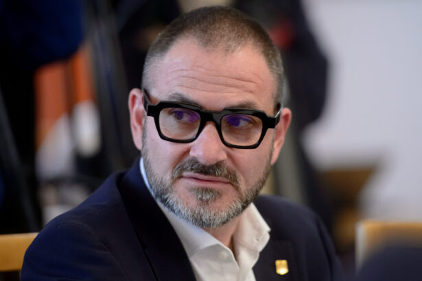 fostul sef anpc horia constantinescu critica eficienta extinctoarelor auto dupa interventia la un incendiu de masina 69396be583495