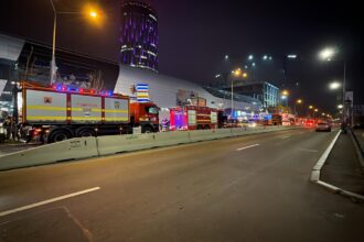 incendiu intr un centru comercial din sectorul 2 aproximativ 1 100 de persoane au fost evacuate 69308246d57b9