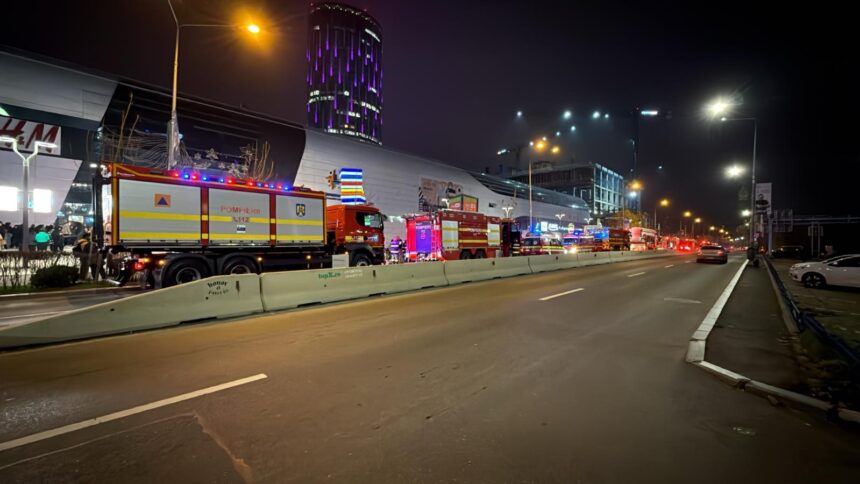 incendiu intr un centru comercial din sectorul 2 aproximativ 1 100 de persoane au fost evacuate 69308246d57b9