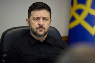 Volodimir Zelenski prezentând planul de pace susținut de SUA pentru încheierea războiului din Ucraina