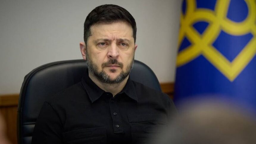 Volodimir Zelenski prezentând planul de pace susținut de SUA pentru încheierea războiului din Ucraina