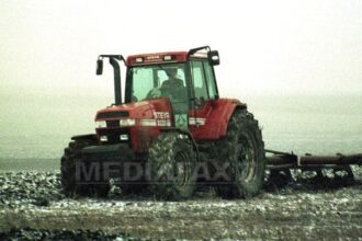 moarte suspecta la o ferma din iasi copil de 17 ani strivit de un tractor operat de un tanar fara calificare fermier asta te freaca pe tine grija 693fdf633fd54