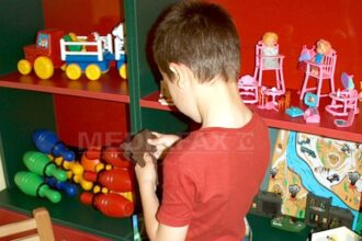 mos nicolae vine cu jucarii neconforme sanctiunile anpc nu i sperie pe comercianti 6931275fe9a34