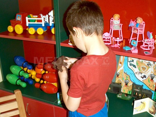 mos nicolae vine cu jucarii neconforme sanctiunile anpc nu i sperie pe comercianti 6931275fe9a34