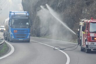 o cisterna pierde gpl pe valea oltului trafic rutier inchis 693820495d209