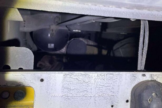 palestinian descoperit sub un camion care intra in romania pe la giurgiu 693beced391b0