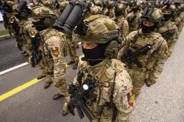 parada militara de 1 decembrie programul evenimentelor din capitala liderii politici au inceput sa ajunga la arcul de triumf 692d57541aa2d