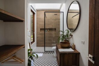 top 10 idei de mobilier de baie pentru un spatiu elegant si functional 693c34d8d04aa