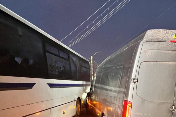 un autocar cu 40 de elevi implicat intr un accident pe un drum judetean din botosani 694397da536f5