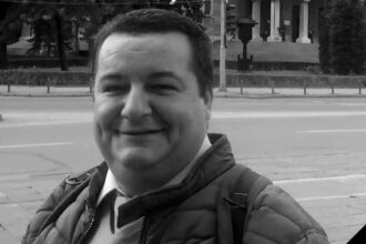 un medic a cazut brusc din picioare in timpul consultatiei si a murit 69397fb6dd18a