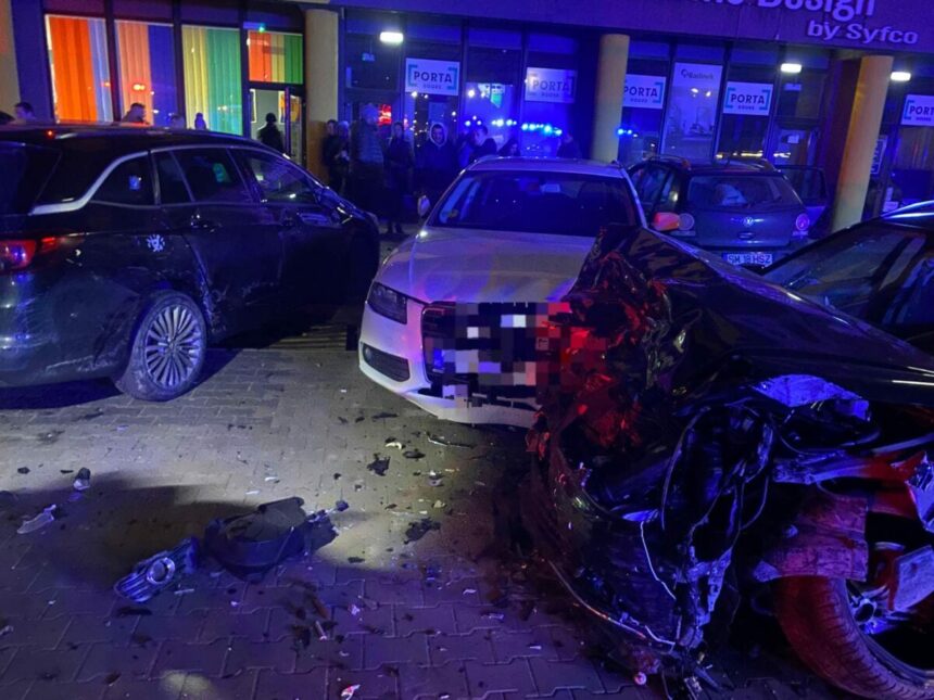 un sofer implicat intr un accident rutier a lovit alte patru masini in timp ce se deplasa catre biroul accidente usoare 6935cdf196abe