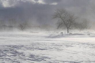 Vreme severă în România cu avertizări cod galben și cod portocaliu de viscol, vânt puternic și ninsori, valabile până pe 29 decembrie