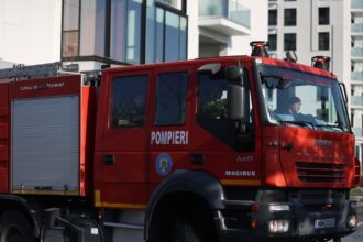 zeci de persoane au iesit dintr o cladire din targu mures dupa ce a luat foc un server 692e8caf1d061