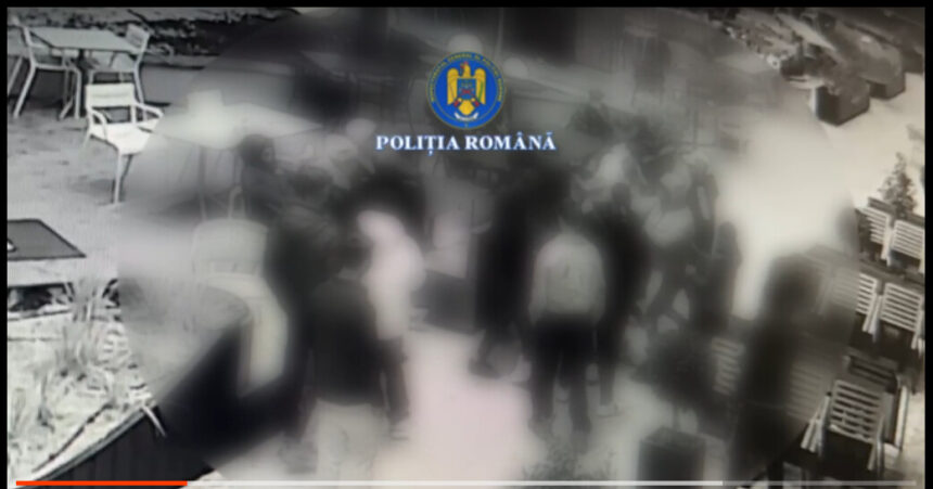 11 tineri au fost retinuti dupa ce s au luat la bataie in mall un baiat de 16 ani avea la el un cutit 696a09c71f5c1