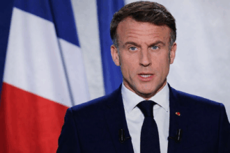 Emmanuel Macron susține o declarație oficială la Palatul Élysée, pe fondul tensiunilor dintre Europa și SUA privind tarifele comerciale și Groenlanda