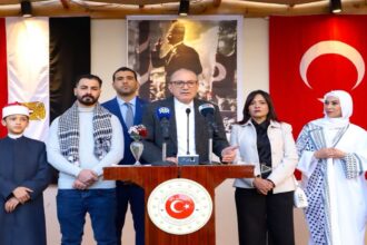Türkiye’s Ambassador Salih Mutlu Şen speaking at a solidarity event for Palestinians organized by the Turkish Embassy in Cairo, 2026.