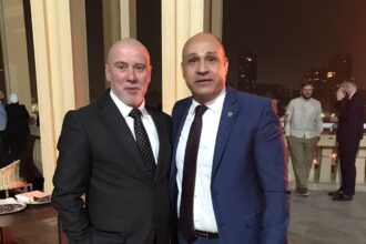 Jurnalistul Amr Yehia alături de ministrul român al Culturii, András István Demeter, la Cairo, în cadrul vizitei oficiale dedicate cooperării culturale româno-egiptene.