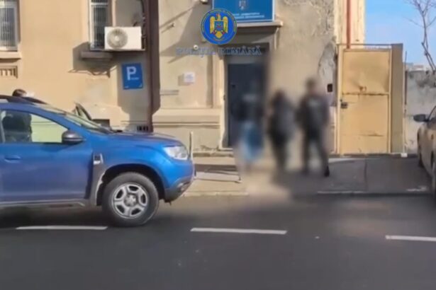 a convins o sa cumpere vouchere apoi i a golit contul femeie retinuta in buzau video 697b12f3c0fc4