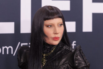 a inceput cursa pentru premiile grammy 697b30151aaca