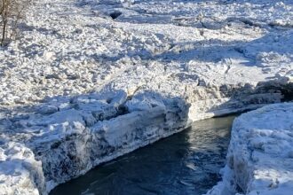 aglomerari de gheturi si zapor pe raul bistrita fenomenul se manifesta pe 89 kilometri 696b679b7759f