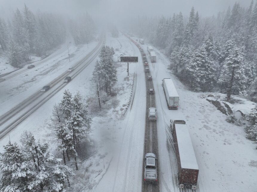aproape 10 000 de zboruri anulate din cauza unei furtuni puternice de iarna care a lovit o mare parte din sua 69751d7543e05