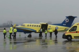 avionul care i a transportat pe suporterii greci raniti in accidentul din timis a ajuns la salonic acestia au fost dusi direct la spital 697b65a464970