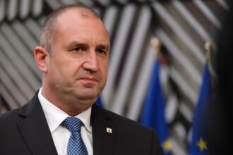 criza politica din bulgaria fostul presedinte bulgar rumen radev intra in politica de partid si anunta candidatura inaintea unui nou scrutin 697d210919d4d