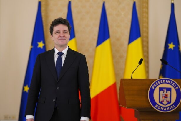 edited ce cadouri a primit nicusor dan de cand este la palatul cotroceni 697dd115044e2