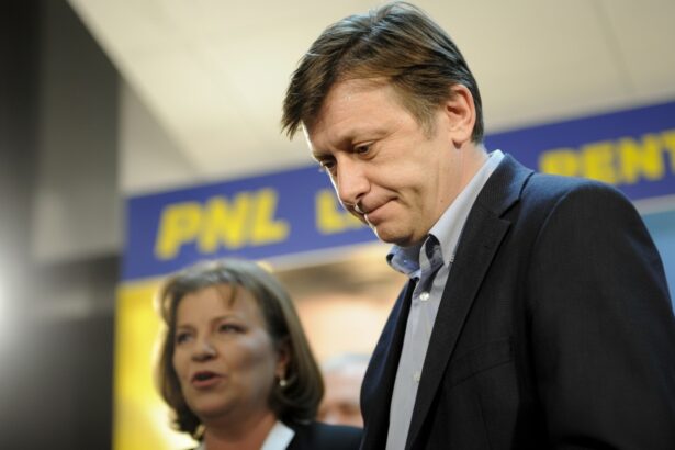 edited crin antonescu imi e rusine de cum il conduce macron pe nicusor dan 697905706ddd6