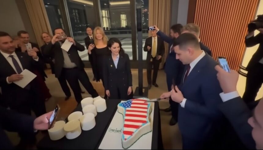 edited george simion in sua liderul aur a taiat un tort in forma groenlandei decorat cu steagul american 6971129113240