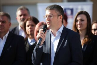 edited ministrul economiei despre situatia din coalitie la sedintele de guvern e mai multa liniste decat seara la televizor 697a6380bf337