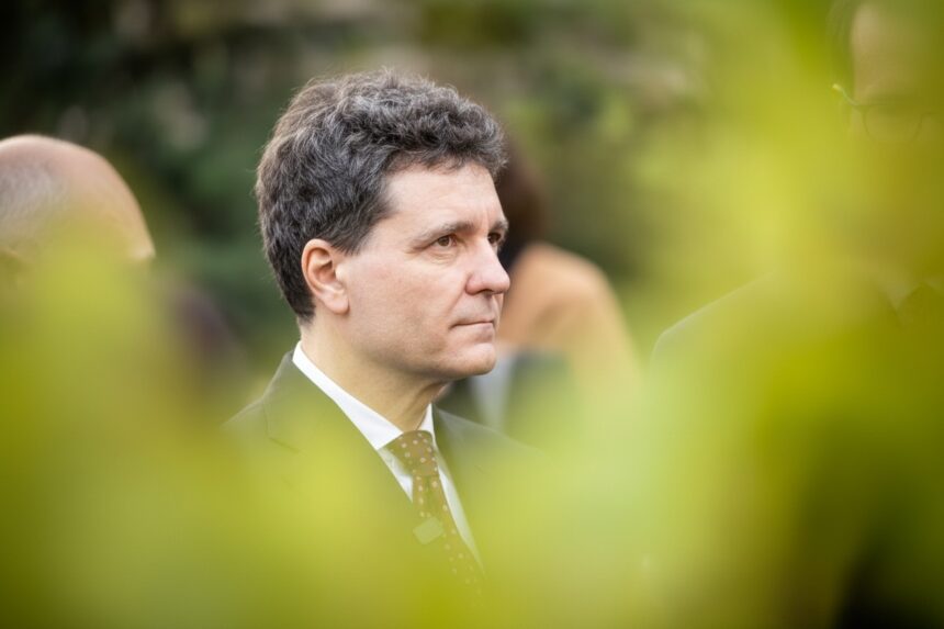 edited nicusor dan protestatarilor de la iasi si eu am huiduit politicieni dar va rog sa nu mai huiduiti imnul national si ceremoniile de comemorare a eroilor 6974ccd932214