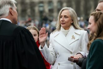 edited o femeie guvernator rupe protocolul istoric al investirii 696c33b08e2d4