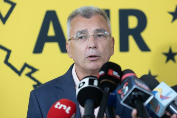 edited petrisor peiu aur avertizeaza ca romania ignora problemele economice interne in favoarea subiectelor geopolitice indepartate 6961499c6fae6