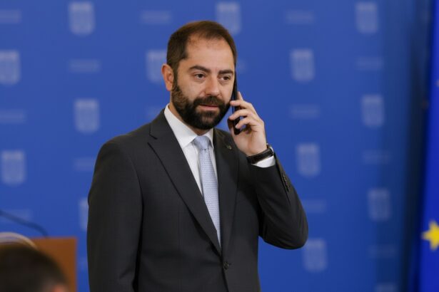 edited radu burnete consilier prezidential despre provocarile romaniei in lumea post davos traim la intersectia dintre doua lumi una care dispare si una care se naste 6975d1f053896