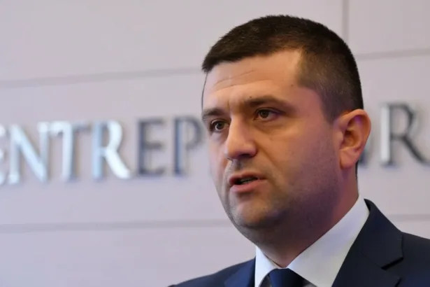 edited radu miruta reactioneaza la acuzatiile de plagiat la adresa ministrului justitiei ca ministru trebuie sa dai dovada de cea mai inalta rigoare 69652c9db30f6