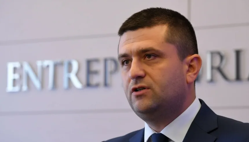 edited radu miruta reactioneaza la acuzatiile de plagiat la adresa ministrului justitiei ca ministru trebuie sa dai dovada de cea mai inalta rigoare 69652c9db30f6