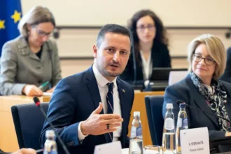 edited sa ti stea in gat reactia unui vicepresedinte al parlamentului european dupa episodul tortului in forma de groenlanda taiat de george simion 69722fd4bd723