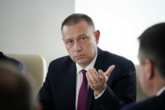 edited visul hollywoodian al lui ilie bolojan de a intra in istorie pe un cal alb se cam duce pe apa sambetei fifor 696b51983d056