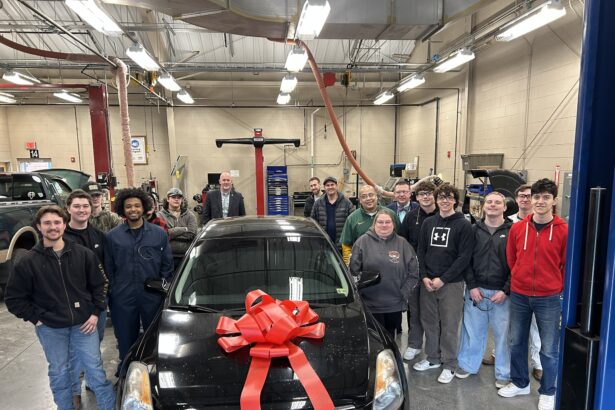 fapte bune elevii unui liceu repara masini si le doneaza mamelor singure chiar schimbati lumea 697741017c769