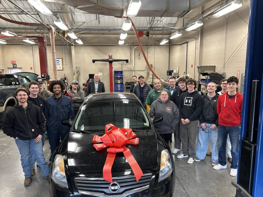 fapte bune elevii unui liceu repara masini si le doneaza mamelor singure chiar schimbati lumea 697741017c769