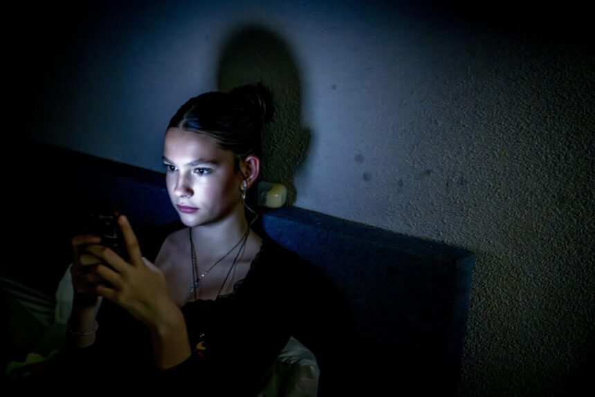 franta accelereaza procedura pentru interzicerea retelelor sociale in randul copiiilor sub 15 ani anuntul facut de emmanuel macron 69754242569bc